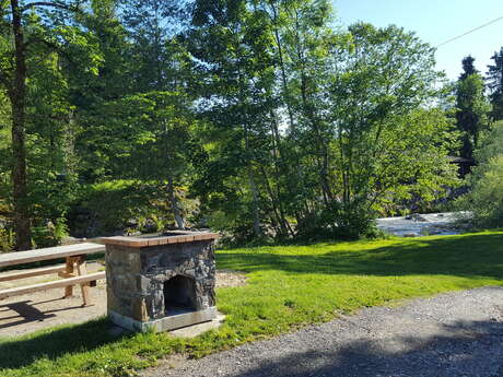 Picknickplatz / Grillplatz im Dorf