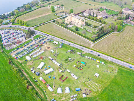 Face au château de Ripaille