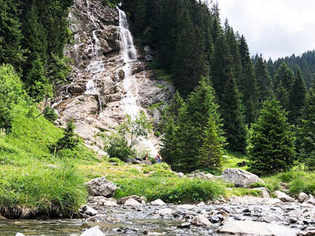 La cascade des Brochaux et les Lindarets