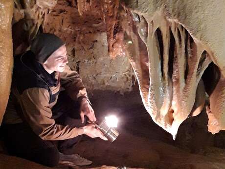 Visite à l'ancienne avec les lampes à carbure