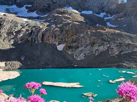 Le lac et le refuge du Pavé