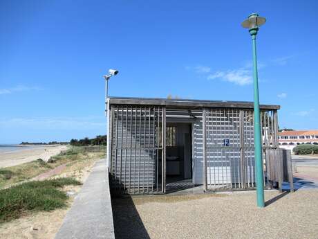 Toilettes wc publics Poste de Secours de Rivedoux