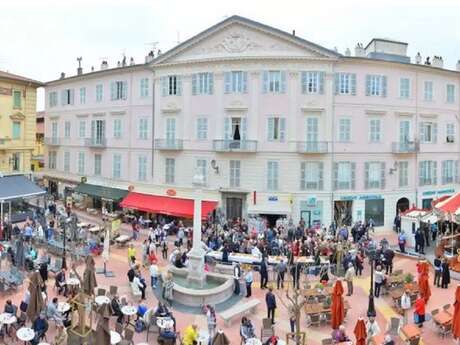 Clémenceau-Platz und das Hotel Trenca de Monléon