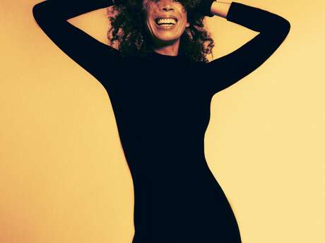 Flavia Coelho (Uriage en Voix)