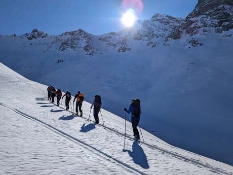 Ski touring day trips, courses, and multi-day tours - Évasion Ski