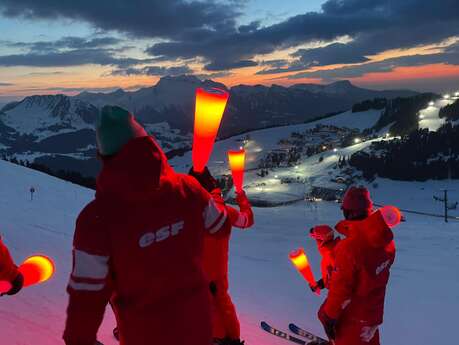 Descente aux flambeaux des moniteurs