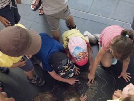 Parcours actif à hauteur d'enfants | Jeux de matières chez Arcabas : les secrets de  l'artiste