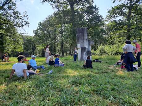 Visite relaxation au parc de sculpture de la Faisanderie de Sénart.
