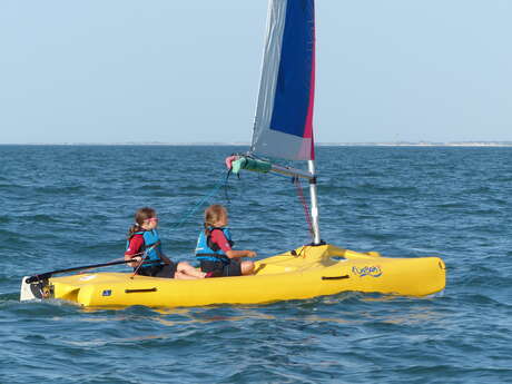 Cursos de vela para niños en el CNPA de Rivedoux-Plage
