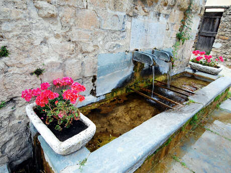 La fontaine vieille et son lavoir