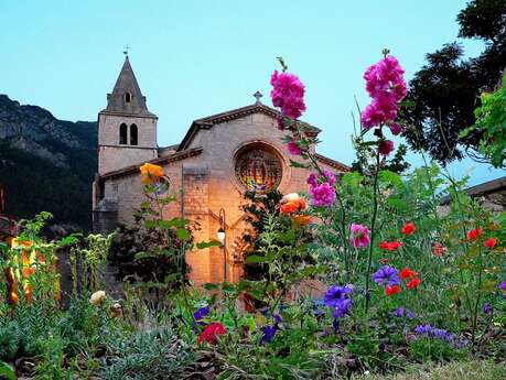 Kathedrale Notre-Dame et Saint-Thyrse