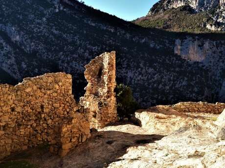 Forteresse troglodyte d'Aiglun 06