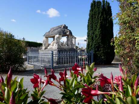 Visit : the Rochefort cemetery Visit : the Rochefort cemetery