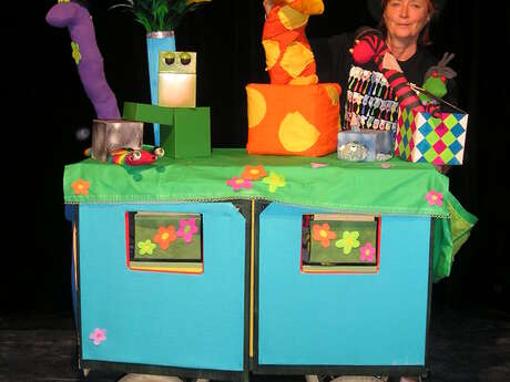 "Pas si bêtes les boites" Spectacle enfant marionnettes