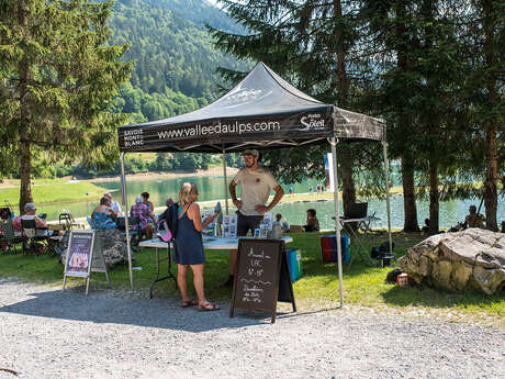 Vallée d'Aulps Tourisme - Accueil estival au Lac de Montriond
