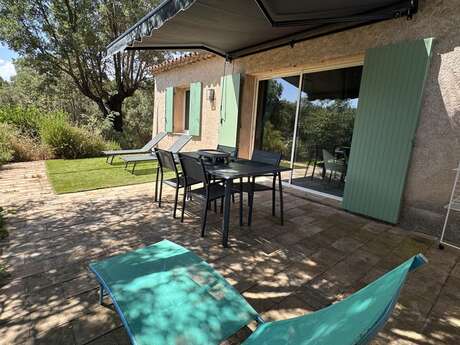 Domaine des Vallats "Terrasse über den Weinbergen".