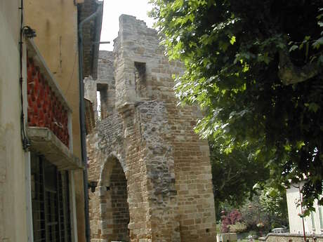 Les fortifications d'Aubignan