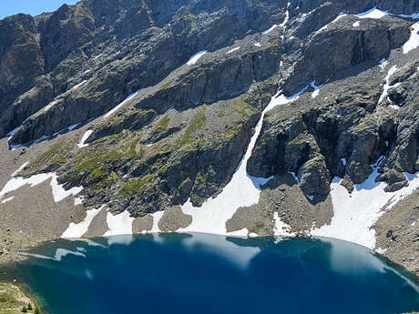 Refuge Evariste Chancel et lac de Puy Vachier depuis 2400m