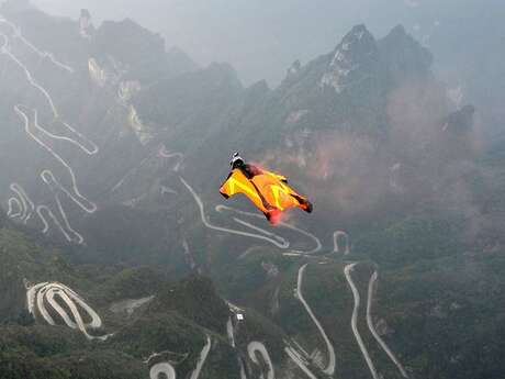 Wingsuit" virtual reality animation with Montagne Arc