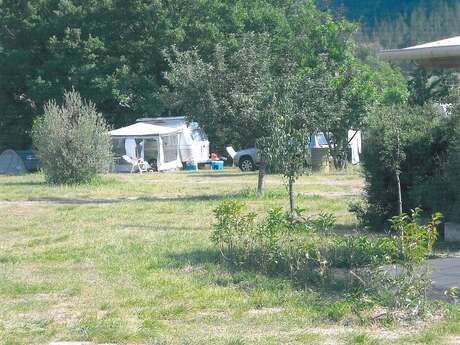 Campez en pleine nature au pied de la Montagne de Lure