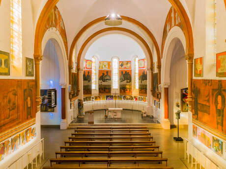 Visite guidée « Le Couronnement, le mobilier liturgique et les sculptures »