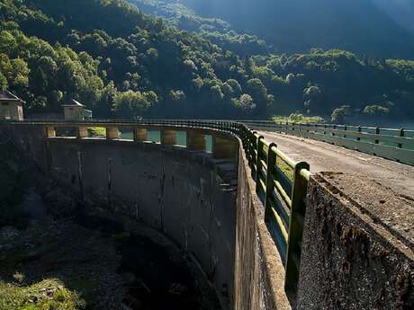 Educational hike: a mountain dam