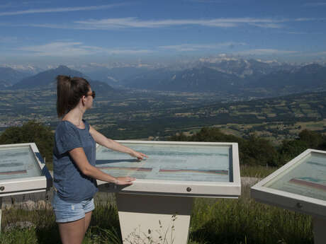 Orientierungstisch und Aussichtspunkt - Le Salève côté Mont Blanc