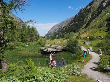 Camping Forêt des Mélèzes et village Sioux