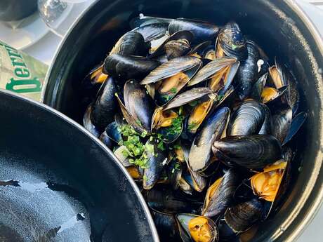 Moules Frites sur l'Esplanade Charles de Gaulle avec ITLE