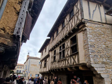 Apprendre à entretenir une maison en pans de bois, chantier participatif avec l'artisan Benoît Massip pour Maisons Paysannes de France du 82