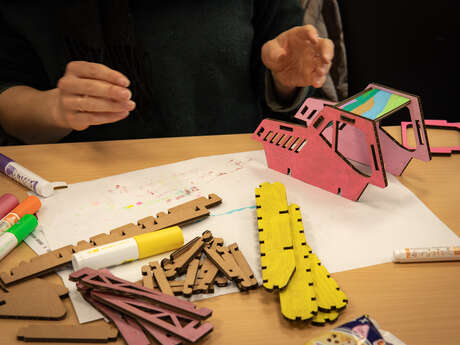 “Mini cardboard snow groomer” workshop