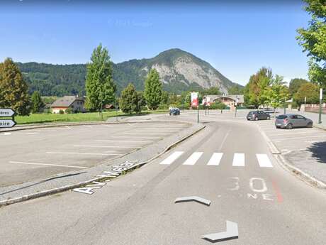 Parking de le Chartreuse de Mélan / Groupe scolaire