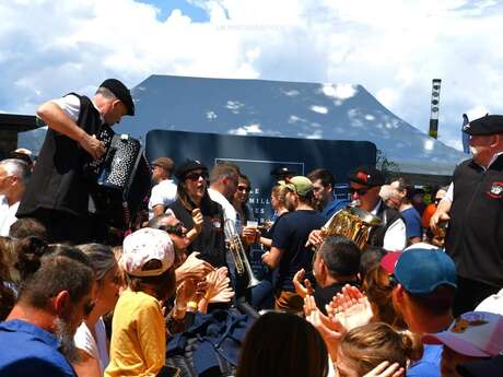 La Table des Copains (The Buddies' Table)