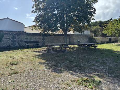 Aire de pique-nique vers le centre bourg
