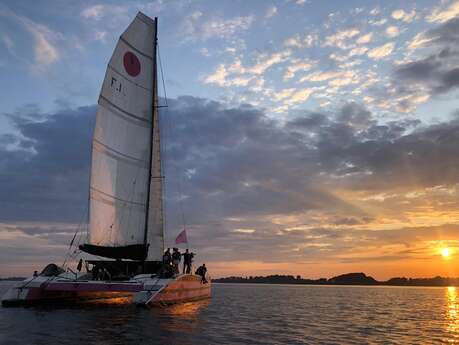 Caseneuve Catamaran - Sortie en catamaran au coucher de soleil
