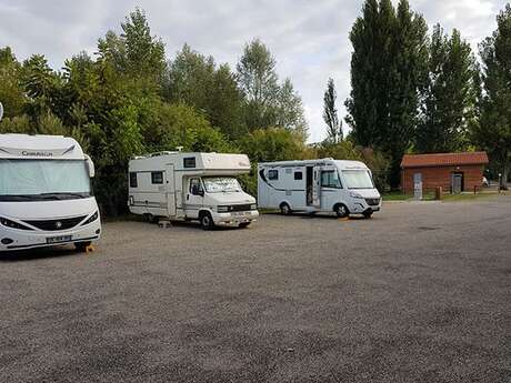 Zona para autocaravana en Saint Nicolas de la Grave