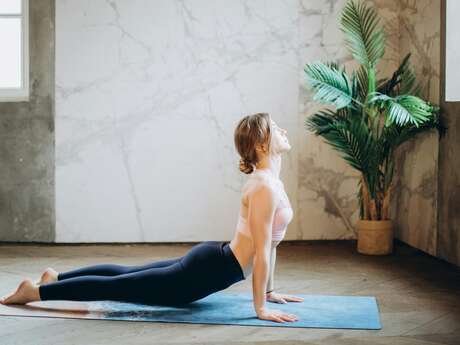Yoga sur le toit du Musée