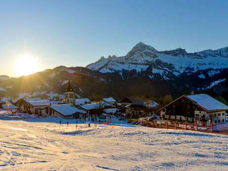 Schneeschuhwanderung "Sonnenuntergang von den verschneiten Almen des Mont Bisanne"