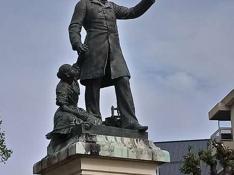 La Statue de Louis Pasteur à Alès