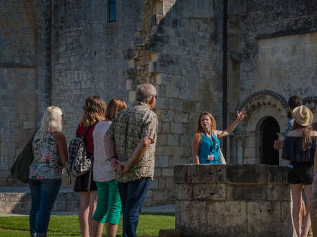 Guided visit trizay abbey