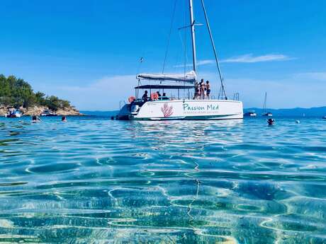 Journée vers l'île de Porquerolles en catamaran avec Passion Med