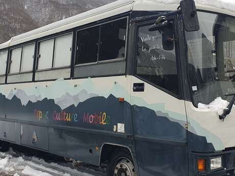 A "Valléennes" exhibition bus
