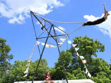 Festival Un Été dans mon Village : Spectacle L'Échappée - Cirque Cabriole