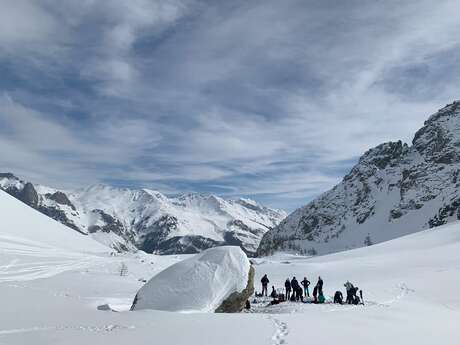 Raquette nocturne - balade sous les étoile ou nuit en igloo avec Bureau Montagne Horizons