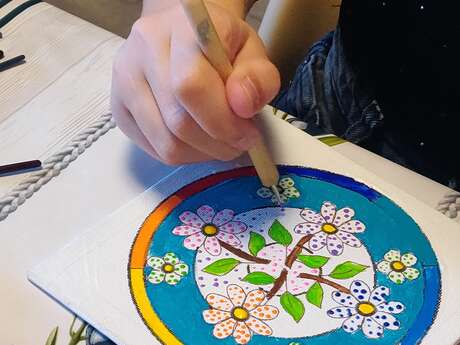 Atelier de peinture acrylique: réalisation de mandalas