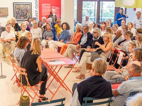 Conversation autour de l'art avec la librairie Charlemagne au musée du Niel