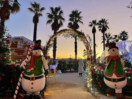 Workshops in Santa's chalet at the Christmas market