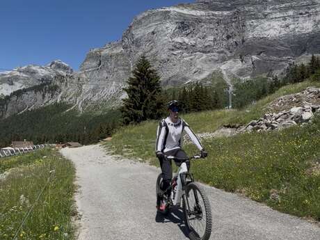 Spielerische Mountainbike-Runde in Passy Plaine Joux