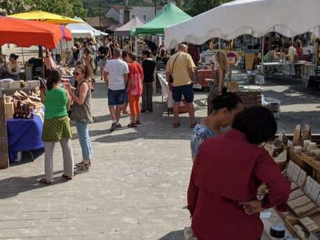 Grand marché local, estival et pas banal !