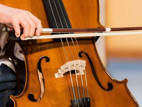Concert caritatif par le violoncelliste Stas Fekete